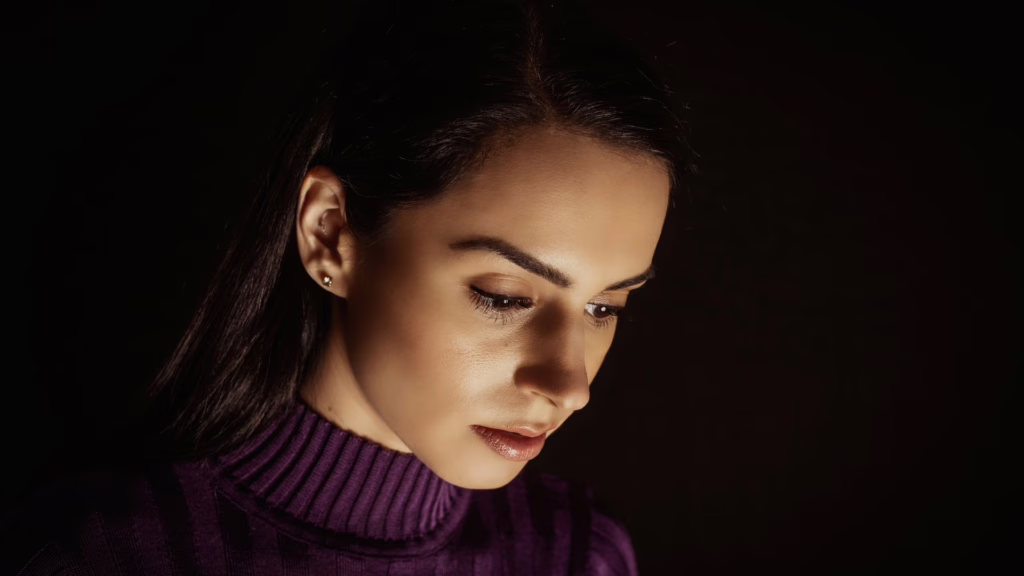 what are the signs of detoxing from alcohol? nausea, vomiting, insomnia, and severe symptoms like seizures and fever