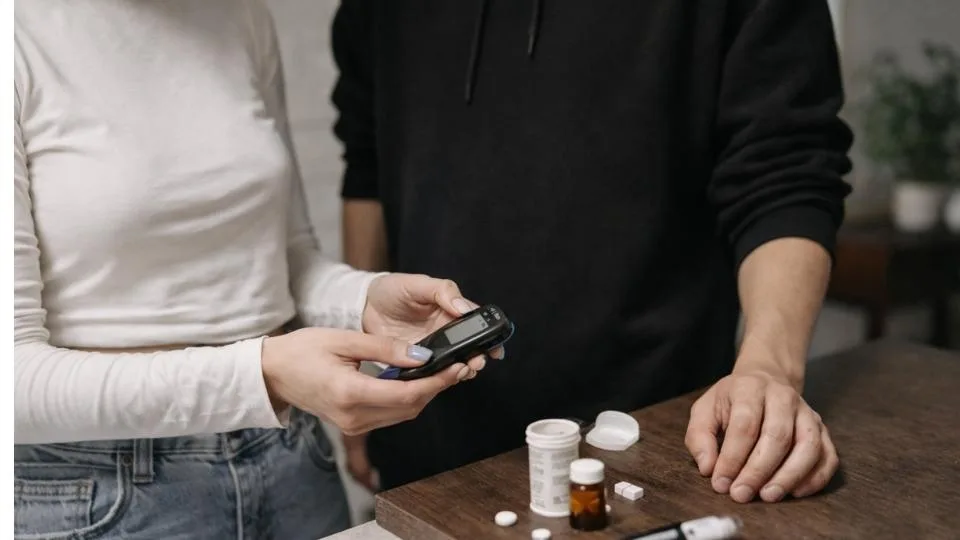 metformin and alcohol should not be mixed because it can interfere with your bodies normal functions.