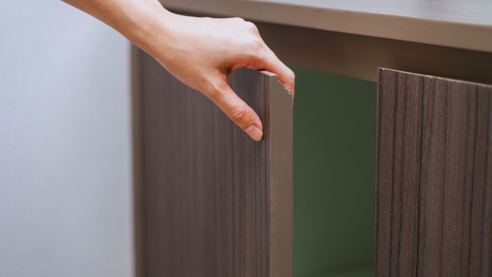 a woman with codein withdrawal symptoms opening a drawer