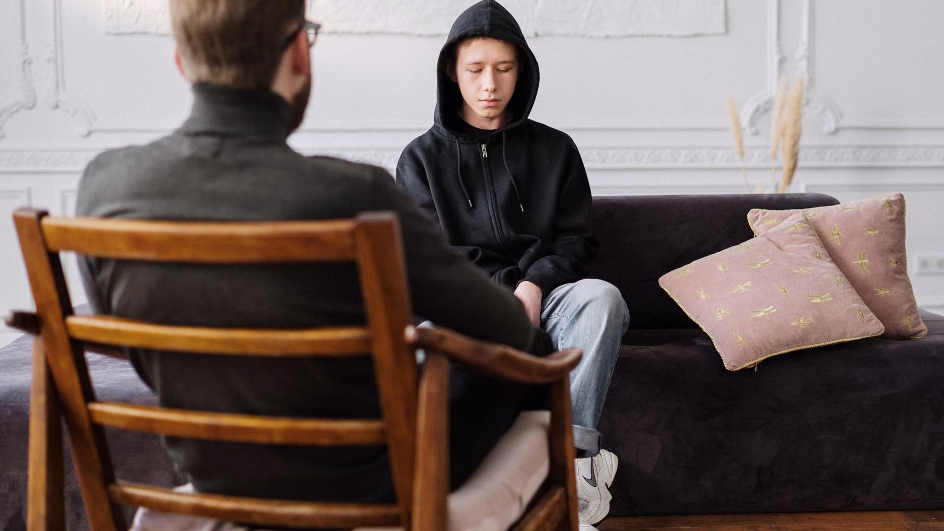 therapy for opioid use disorder includes behavioral approaches